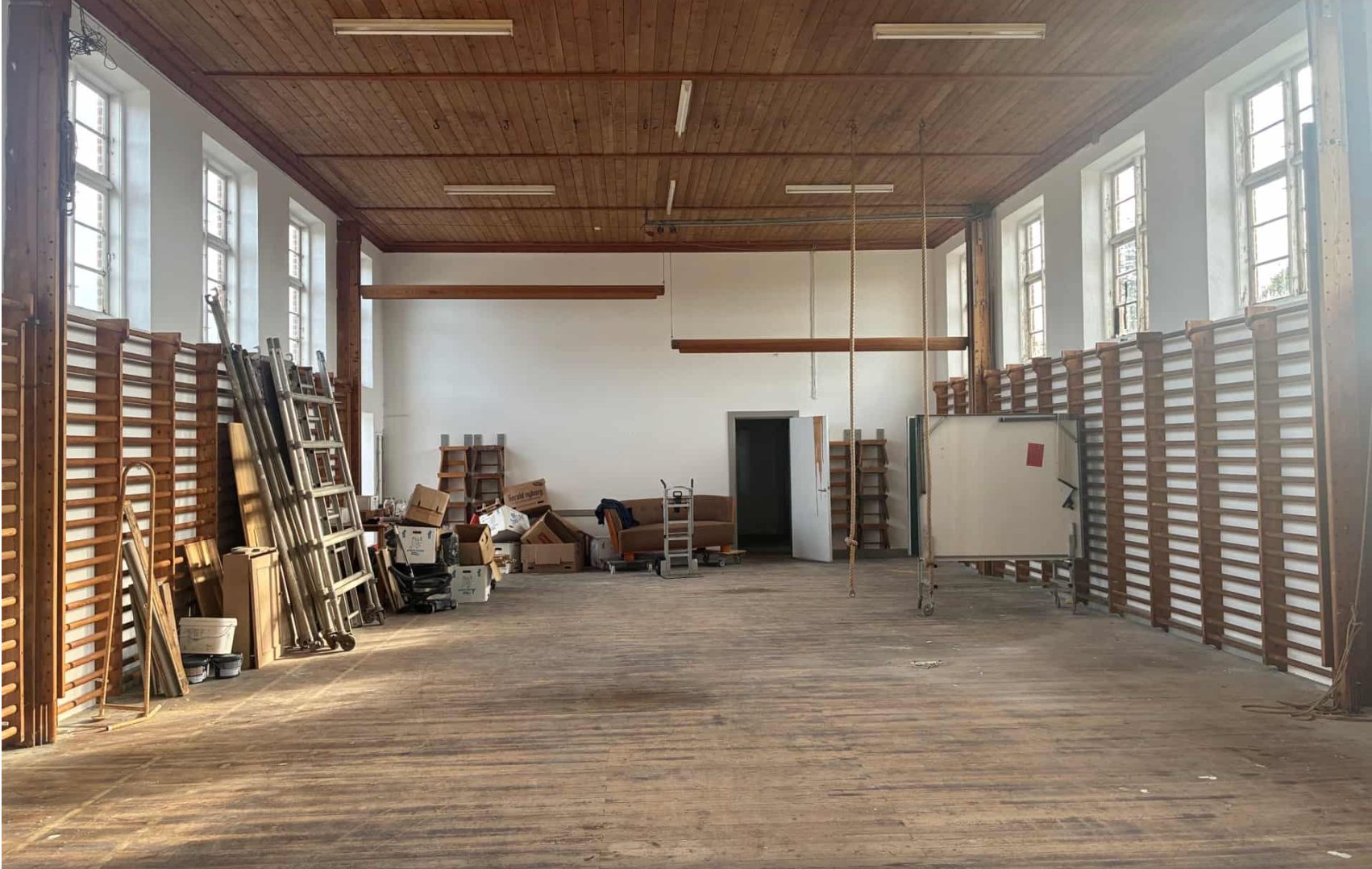 Den historiske gymnastiksals smukke detaljer